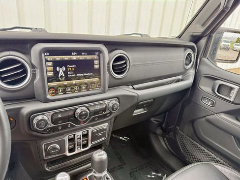 Used 2018 Jeep Wrangler Unlimited Sahara AWD/4WD image 22