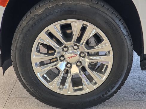 Used 2024 GMC Yukon Denali RWD image 9