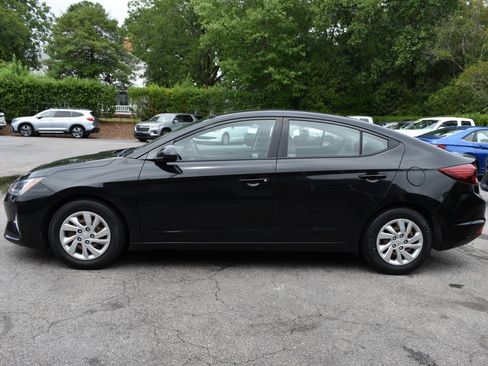 Used 2020 Hyundai Elantra SE FWD image 3