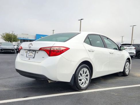 Used 2018 Toyota Corolla LE image 4