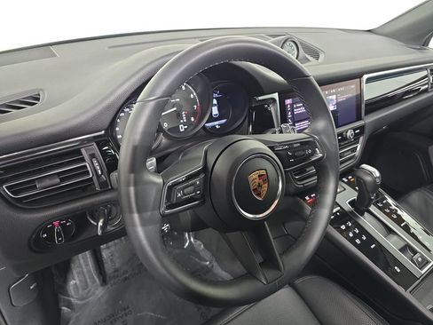 Certified 2026 Porsche Macan AWD/4WD image 4