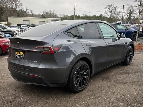 Used 2021 Tesla Model Y Long Range image 10