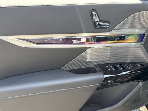 Certified 2024 BMW i7 eDrive50 w/ M Sport Package RWD image 18