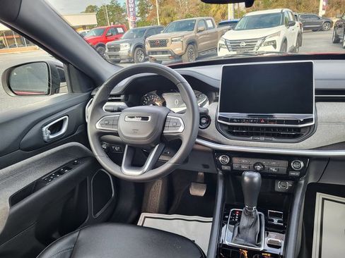 Used 2024 Jeep Compass Latitude image 14