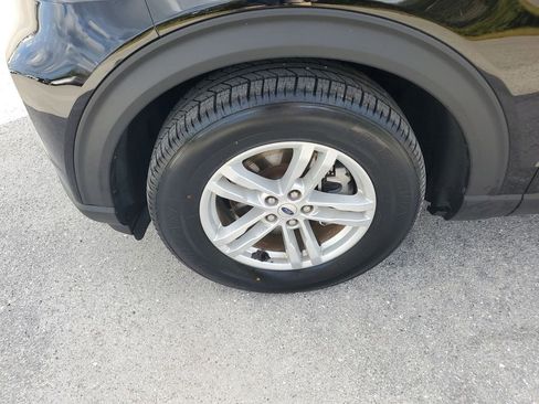 Used 2024 Ford Explorer XLT image 17