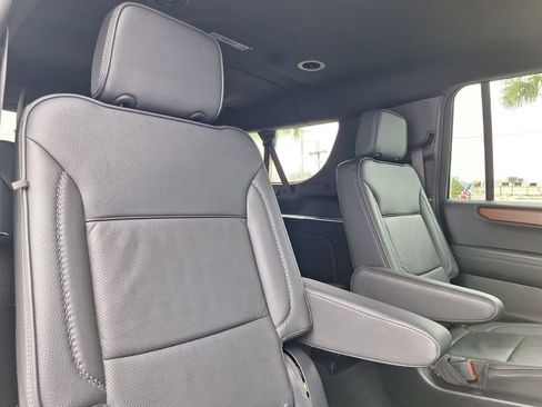 Used 2025 GMC Yukon XL Denali image 29