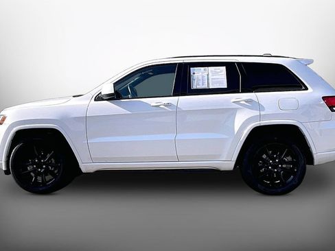 Used 2017 Jeep Grand Cherokee Altitude RWD image 5