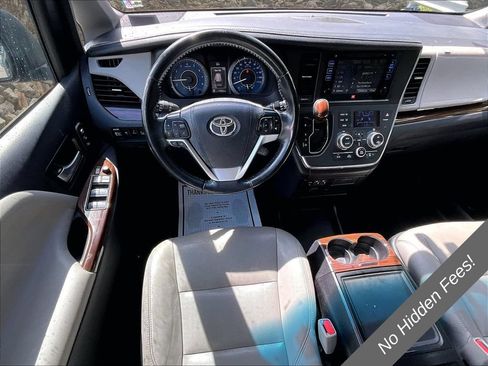 Used 2017 Toyota Sienna Limited Premium AWD/4WD image 4