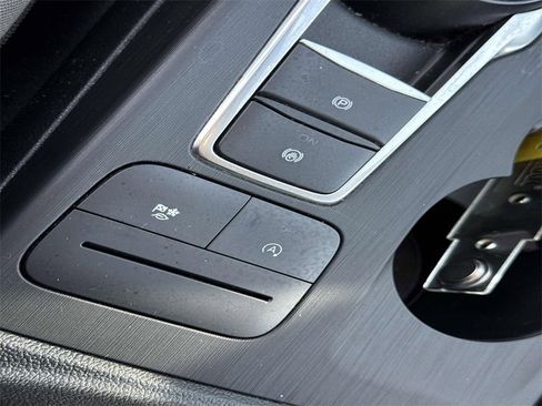 Used 2020 Ford Escape SE image 22