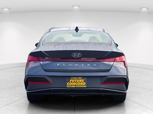 New 2026 Hyundai Elantra SE image 4