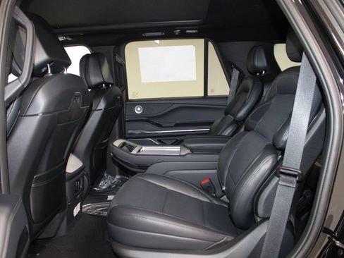 New 2027 Lincoln Navigator Reserve w/ Jet Appearance Package AWD/4WD image 27