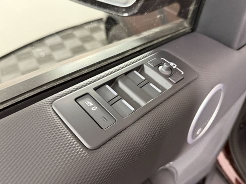 New 2026 Land Rover Discovery Limited Edition image 10