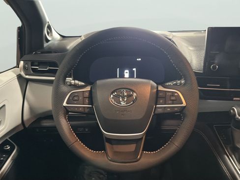 Used 2026 Toyota Sienna XSE FWD image 22