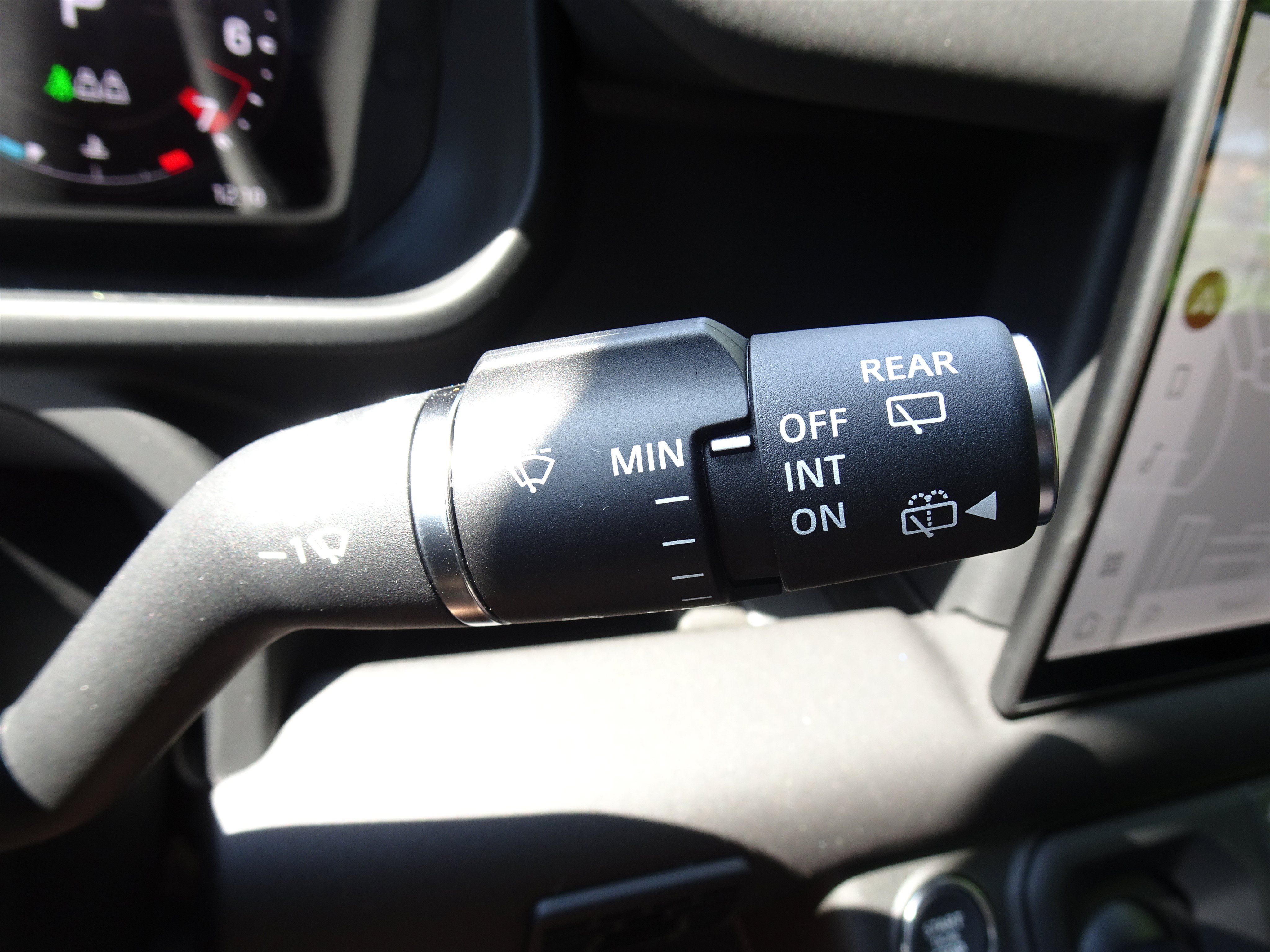 Certified 2025 Land Rover Defender 110 S AWD/4WD image 31