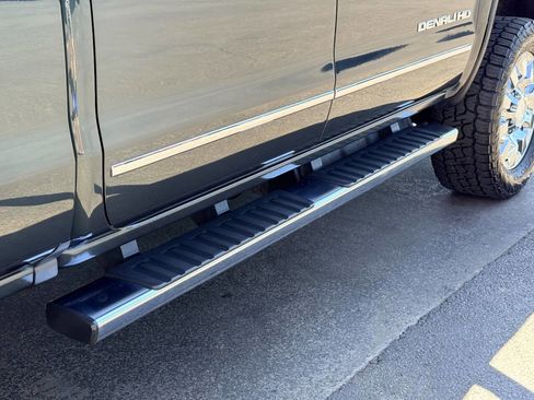 Used 2018 GMC Sierra 2500 Denali w/ Duramax Plus Package AWD/4WD image 15
