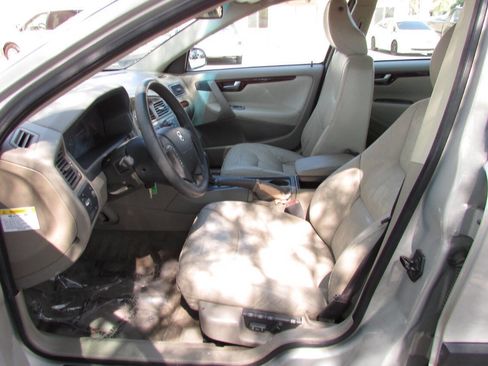 Used 2001 Volvo V70 image 11