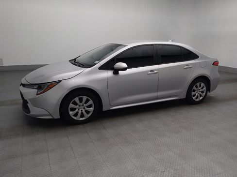 Used 2022 Toyota Corolla LE FWD image 2