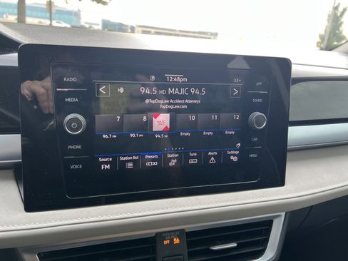 Certified 2025 Volkswagen Taos SE image 22