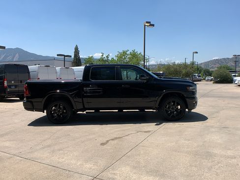 Used 2025 RAM 1500 Laramie AWD/4WD image 6