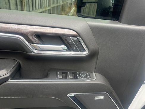 Used 2024 Chevrolet Silverado 2500 LTZ w/ LTZ Convenience Package image 19