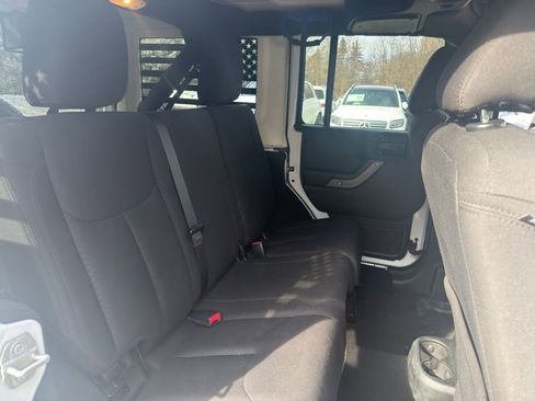 Used 2018 Jeep Wrangler Unlimited Sport S image 29