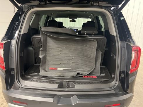 Certified 2023 GMC Acadia SLE w/ Driver Convenience Package image 7
