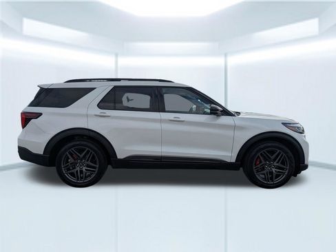 Used 2025 Ford Explorer ST RWD image 7