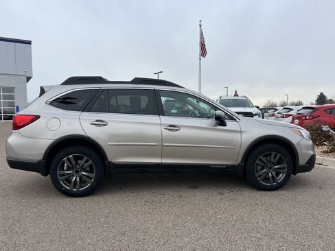 Used 2016 Subaru Outback 3.6R Limited image 10