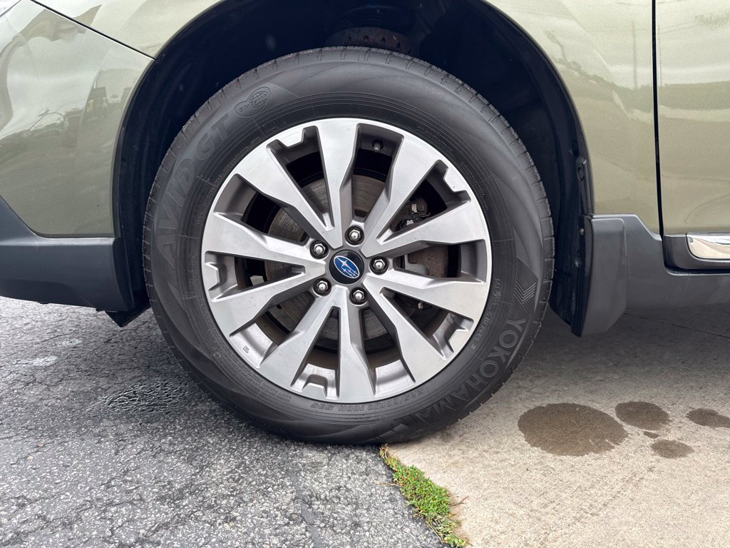 Used 2017 Subaru Outback 3.6R Touring AWD/4WD image 9