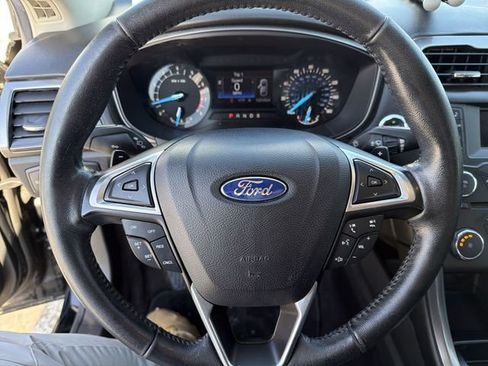 Used 2017 Ford Fusion SE image 16