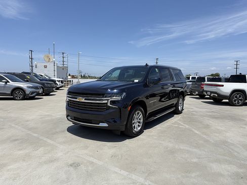 Used 2023 Chevrolet Suburban LT AWD/4WD image 4