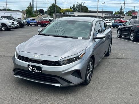 Certified 2024 Kia Forte LXS FWD image 3
