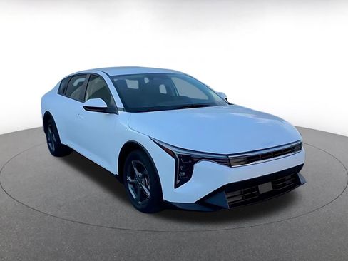 Used 2025 Kia K4 LXS image 3