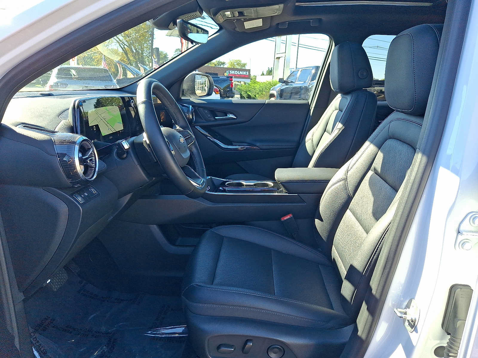 Certified 2025 Chevrolet Equinox LT w/ Convenience Package II FWD image 13
