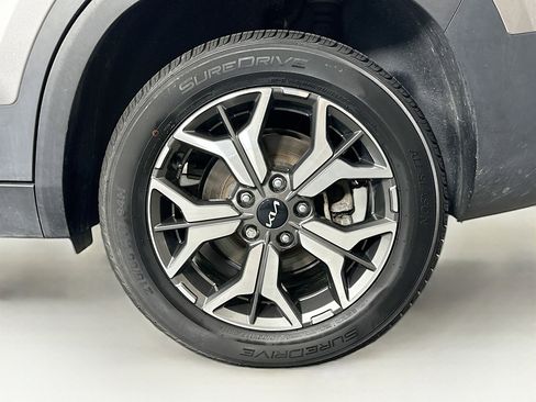 Used 2023 Kia Seltos EX image 11