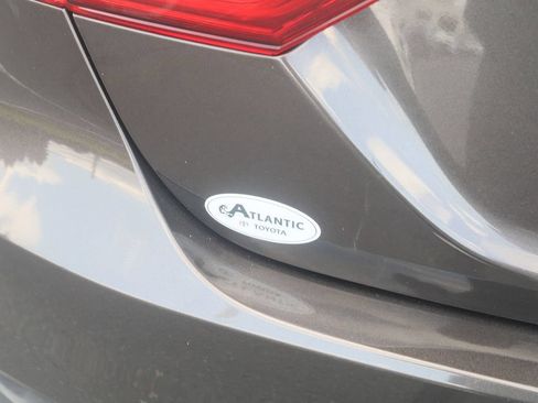Used 2019 Toyota Camry XLE FWD image 28