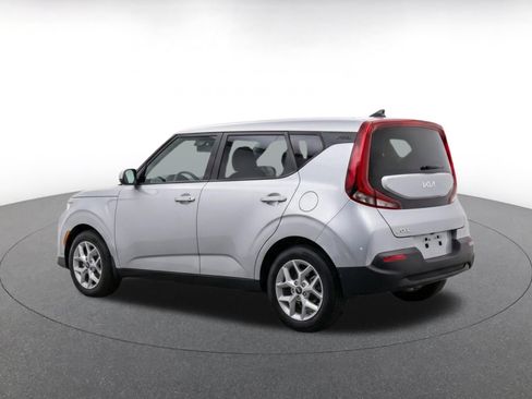 Used 2025 Kia Soul LX w/ LX Technology Package FWD image 7