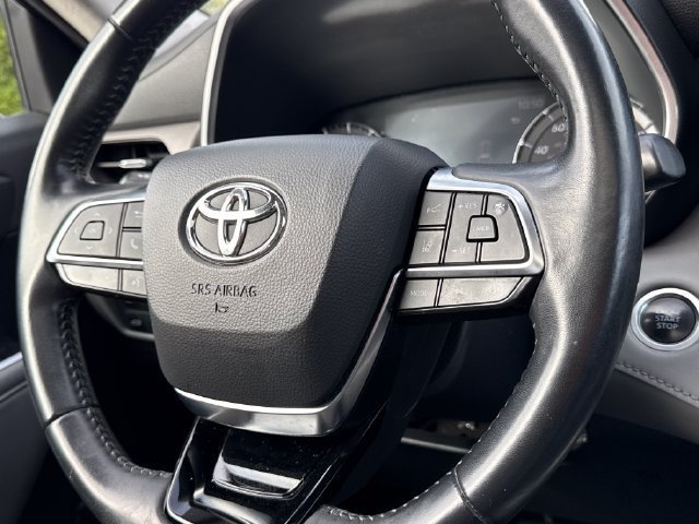 Used 2021 Toyota Highlander XLE AWD/4WD image 13