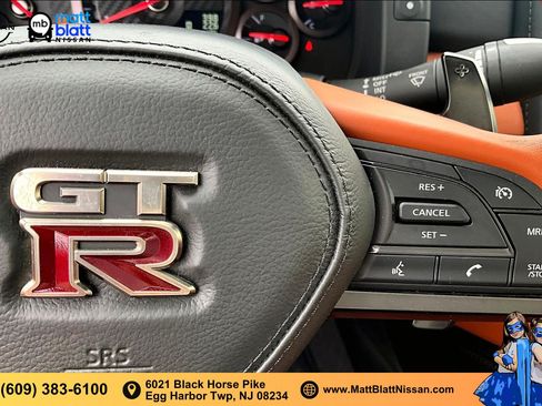 Used 2017 Nissan GT-R Premium w/ Premium Interior Package AWD/4WD image 17