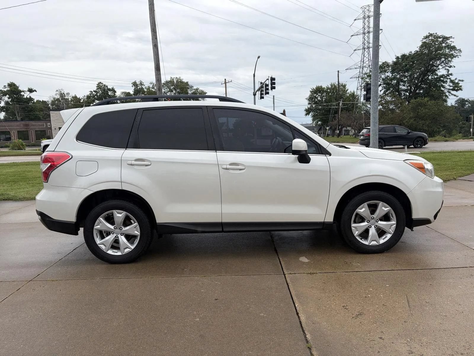 Used 2015 Subaru Forester 2.5i Limited w/ Popular Package #2 AWD/4WD image 4