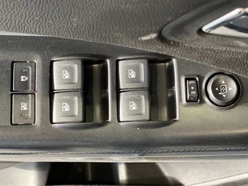 Used 2018 Chevrolet Colorado Z71 AWD/4WD image 16