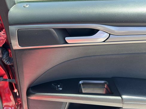 Used 2017 Ford Fusion SE FWD image 22