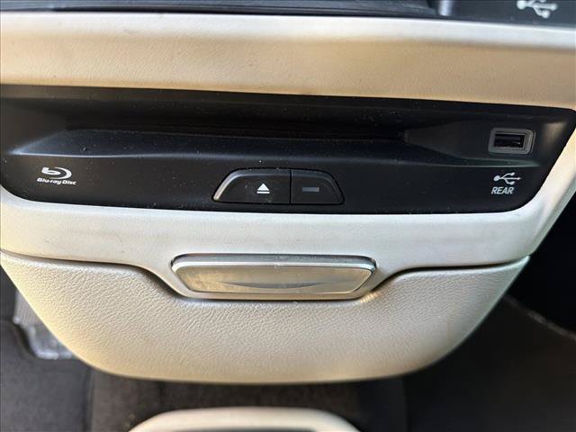 Used 2018 Chrysler Pacifica Limited w/ Advanced Safetytec Group FWD image 17