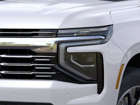 New 2025 Chevrolet Suburban Premier RWD image 9