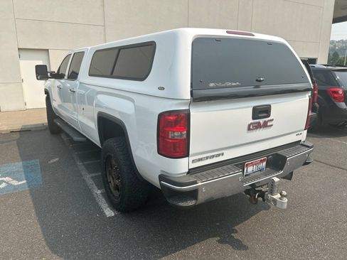 Used 2015 GMC Sierra 2500 SLE w/ SLE Preferred Package RWD image 4