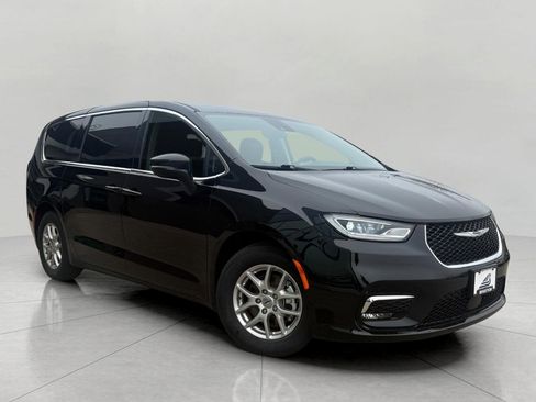 Used 2024 Chrysler Pacifica Touring-L image 1