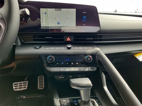 New 2025 Hyundai Elantra SEL image 13