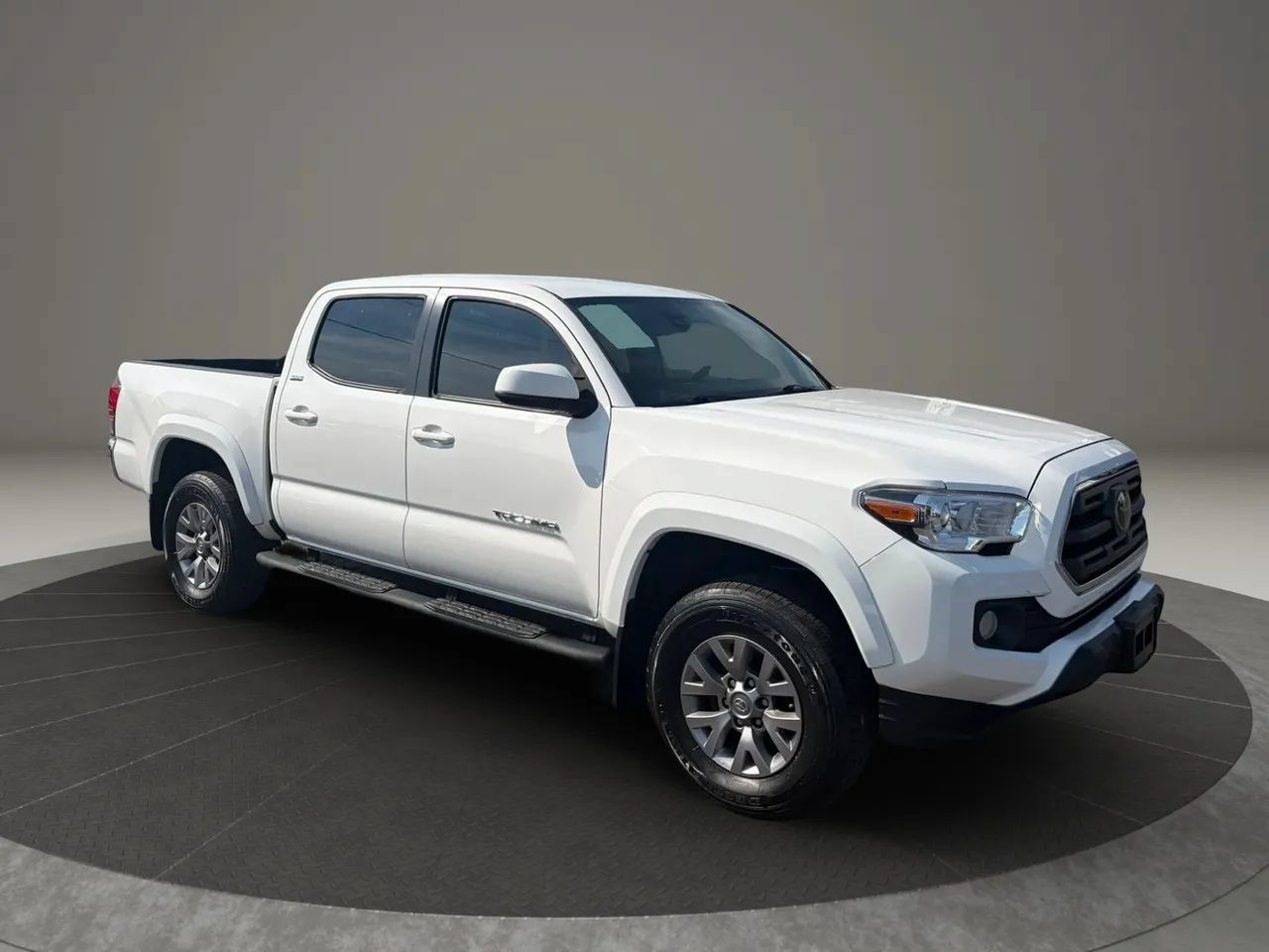 Used 2019 Toyota Tacoma SR5 AWD/4WD image 7