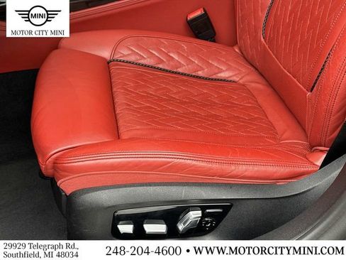 Used 2022 BMW 750i xDrive w/ Executive Package image 21