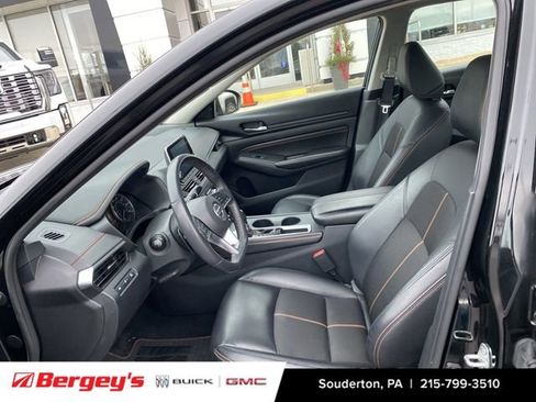 Used 2022 Nissan Altima 2.5 SR w/ Midnight Edition Package image 4